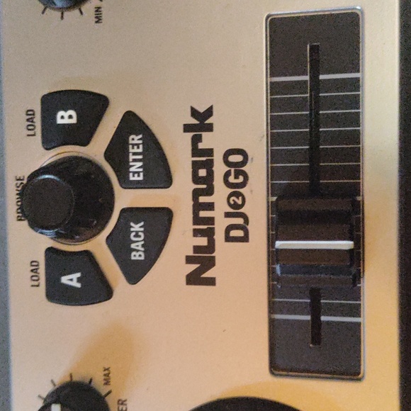 Numark DJ²GO - Picture 7 of 8